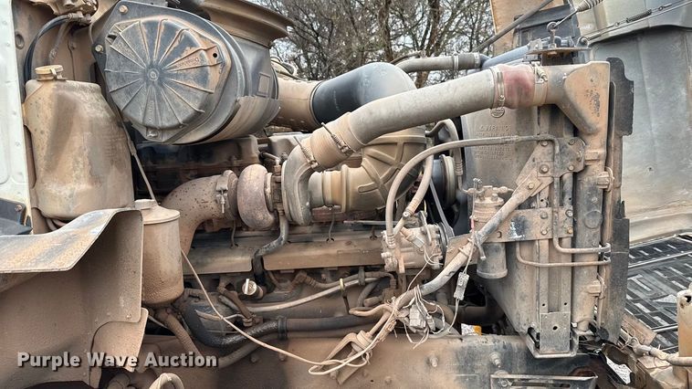 image for item EU5477 2003 Mack CH600 semi truck