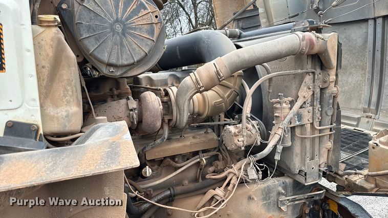 image for item EU5477 2003 Mack CH600 semi truck