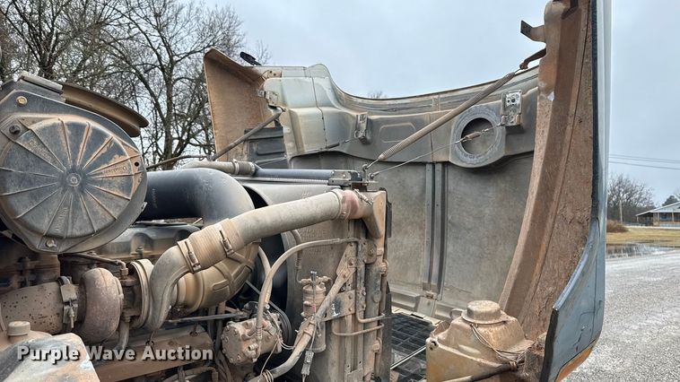 image for item EU5477 2003 Mack CH600 semi truck