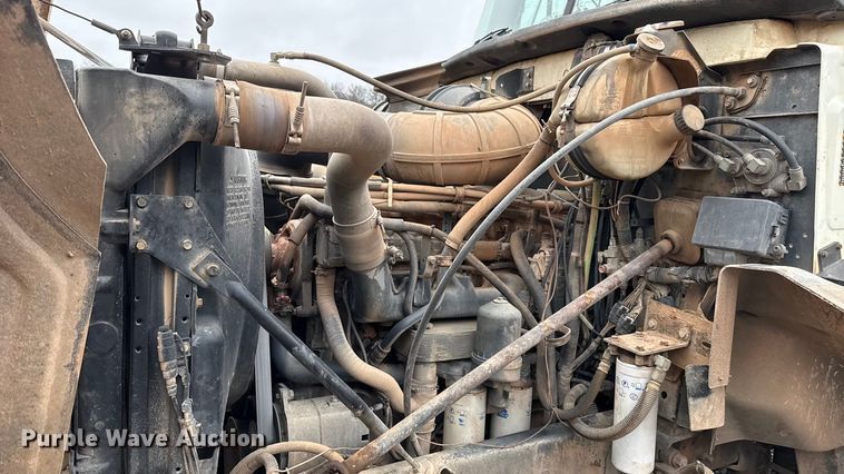 image for item EU5477 2003 Mack CH600 semi truck