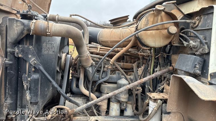 image for item EU5477 2003 Mack CH600 semi truck