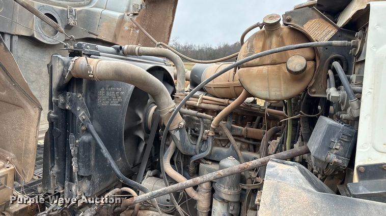 image for item EU5477 2003 Mack CH600 semi truck