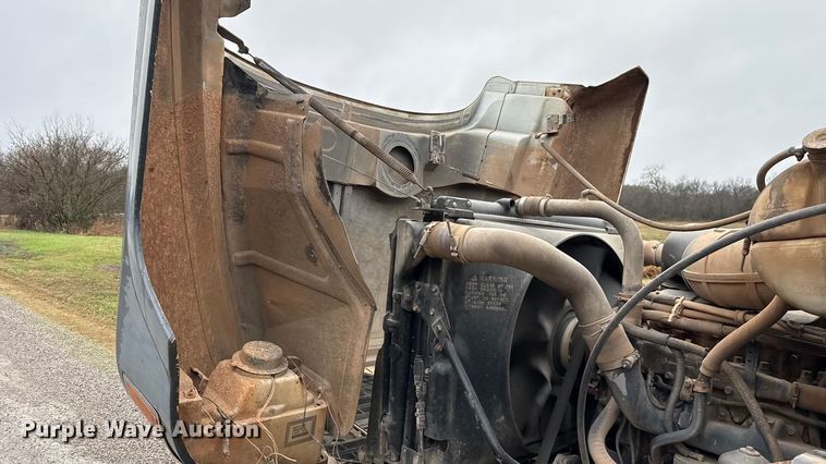 image for item EU5477 2003 Mack CH600 semi truck