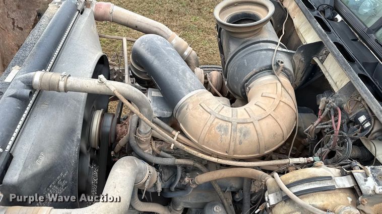 image for item EU5477 2003 Mack CH600 semi truck