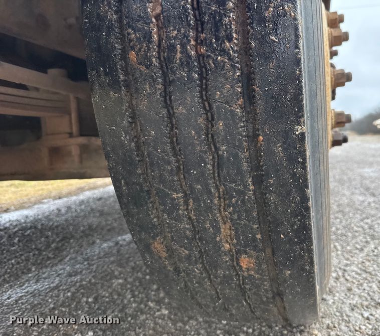 image for item EU5477 2003 Mack CH600 semi truck