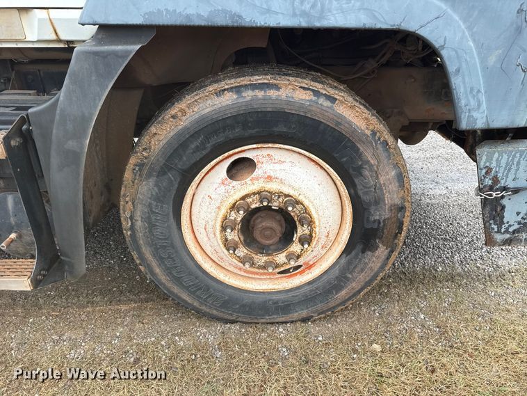 image for item EU5477 2003 Mack CH600 semi truck