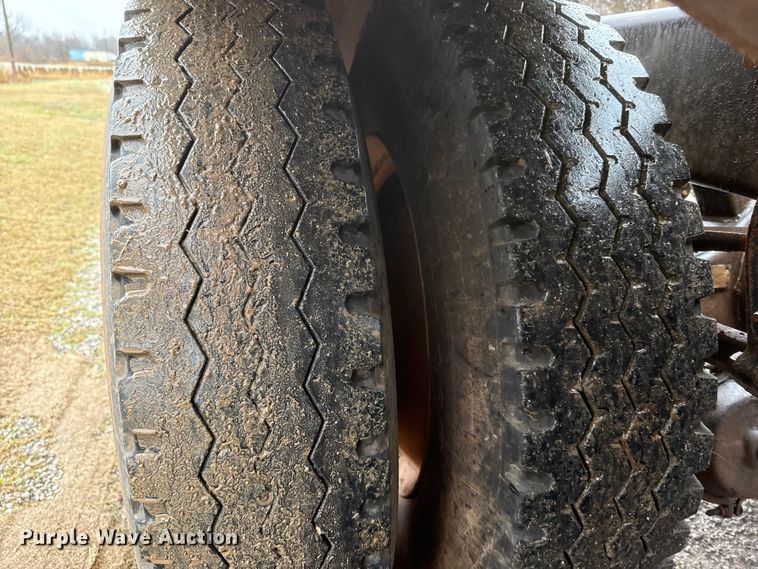 image for item EU5477 2003 Mack CH600 semi truck