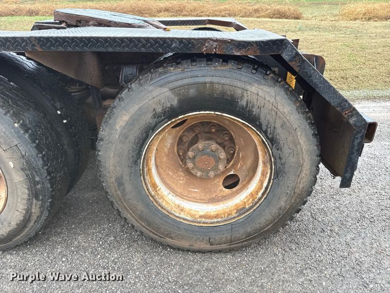 image for item EU5477 2003 Mack CH600 semi truck