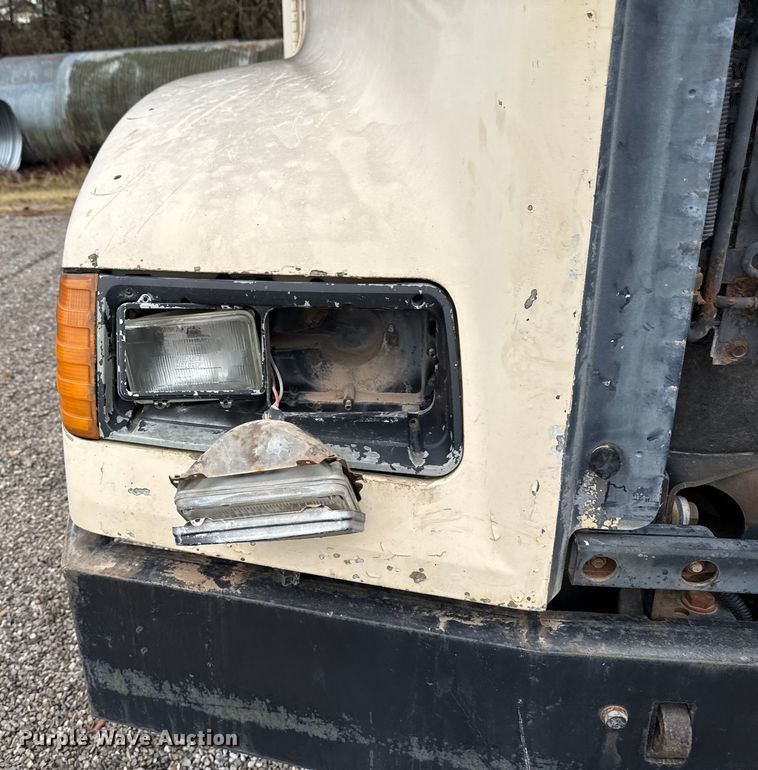 image for item EU5483 1996 Freightliner FLD112 semi truck