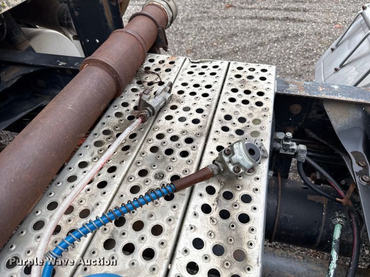 image for item EU5483 1996 Freightliner FLD112 semi truck