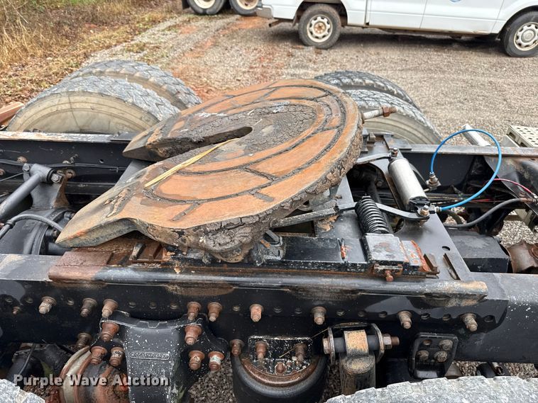 image for item EU5483 1996 Freightliner FLD112 semi truck