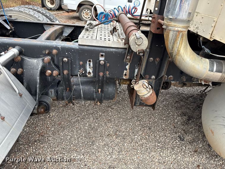 image for item EU5483 1996 Freightliner FLD112 semi truck