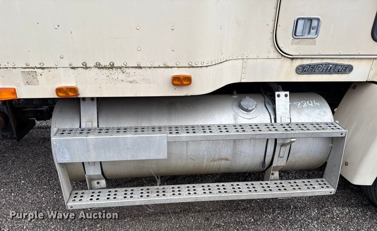 image for item EU5483 1996 Freightliner FLD112 semi truck