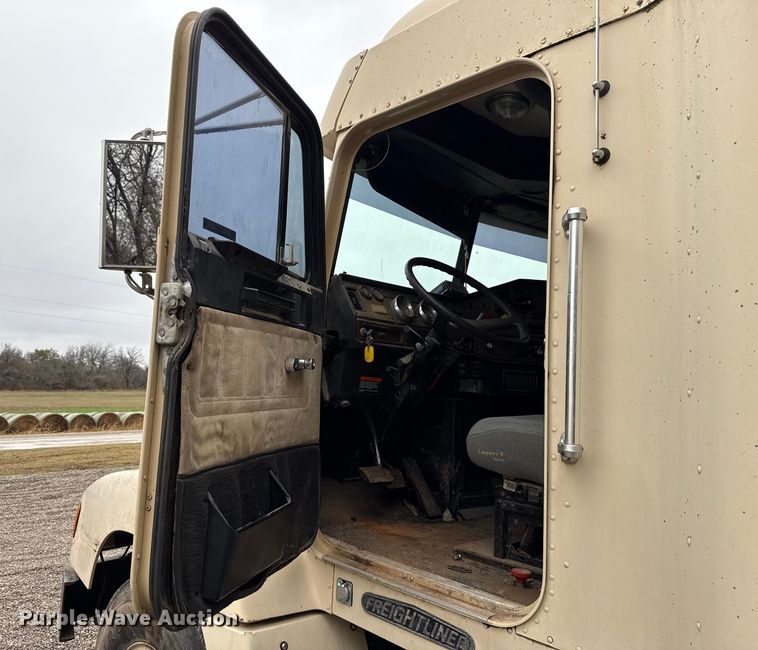 image for item EU5483 1996 Freightliner FLD112 semi truck