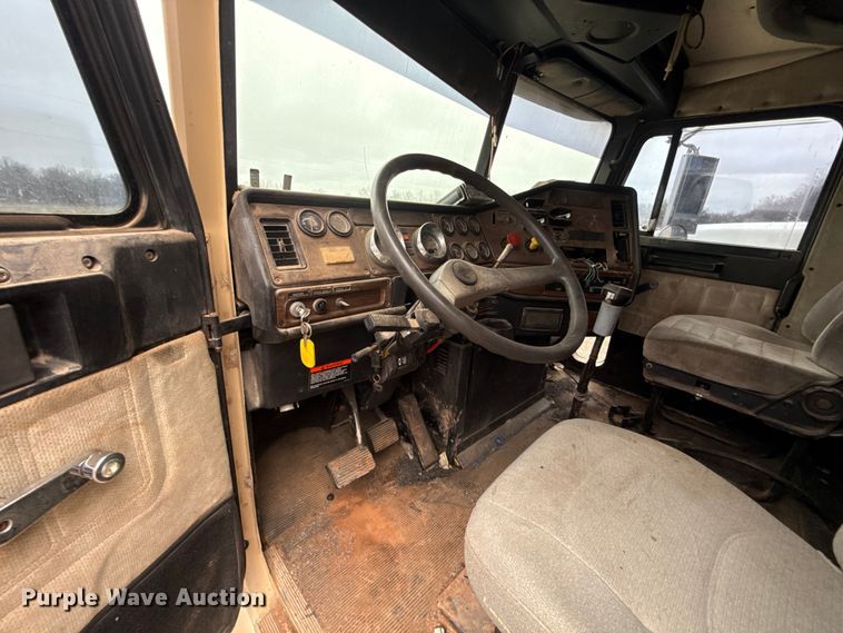 image for item EU5483 1996 Freightliner FLD112 semi truck