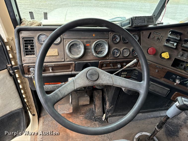 image for item EU5483 1996 Freightliner FLD112 semi truck