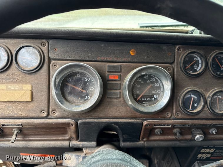 image for item EU5483 1996 Freightliner FLD112 semi truck