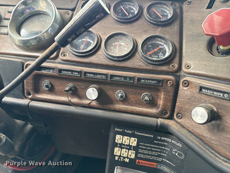 image for item EU5483 1996 Freightliner FLD112 semi truck