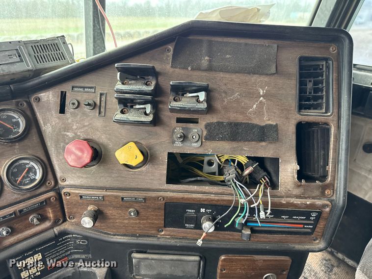 image for item EU5483 1996 Freightliner FLD112 semi truck