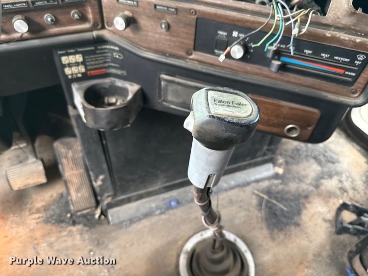 image for item EU5483 1996 Freightliner FLD112 semi truck