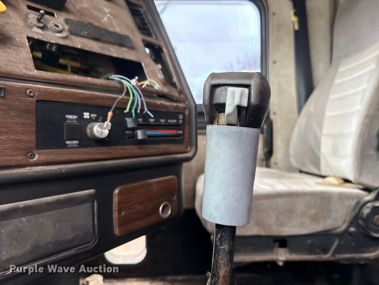 image for item EU5483 1996 Freightliner FLD112 semi truck