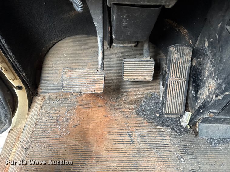 image for item EU5483 1996 Freightliner FLD112 semi truck