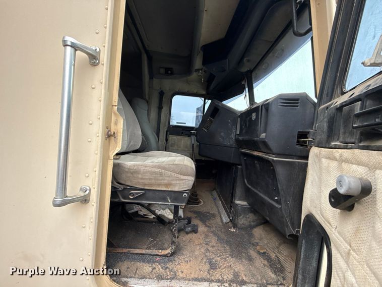 image for item EU5483 1996 Freightliner FLD112 semi truck