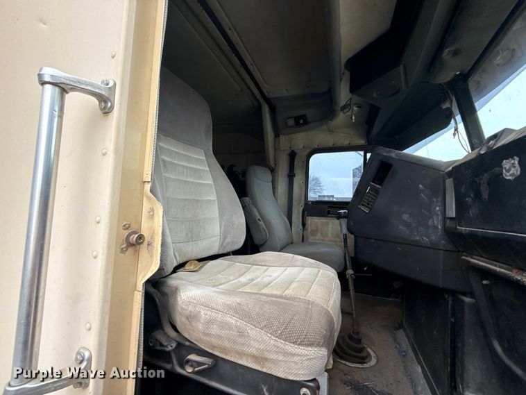 image for item EU5483 1996 Freightliner FLD112 semi truck