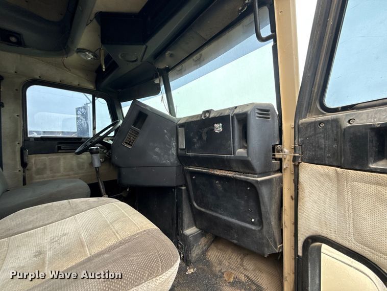 image for item EU5483 1996 Freightliner FLD112 semi truck