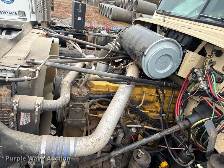 image for item EU5483 1996 Freightliner FLD112 semi truck