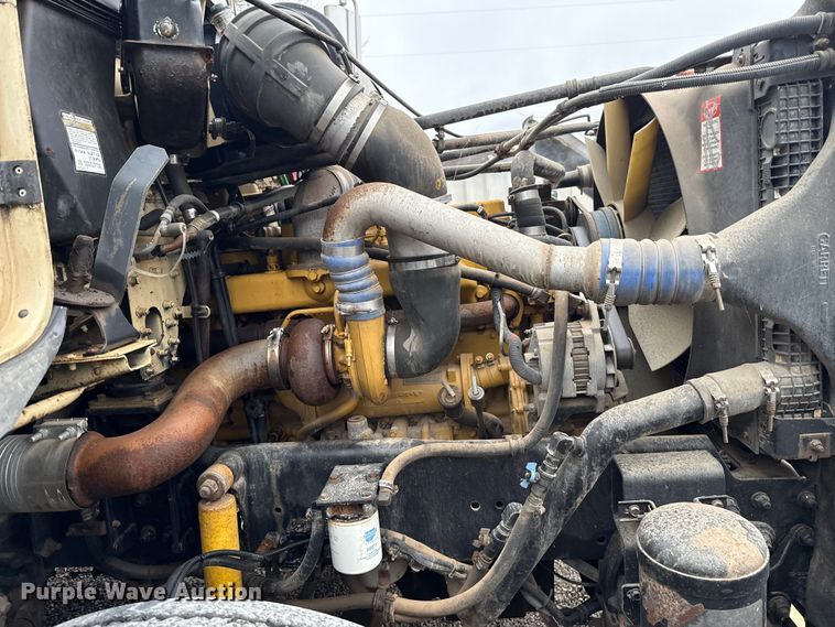 image for item EU5483 1996 Freightliner FLD112 semi truck