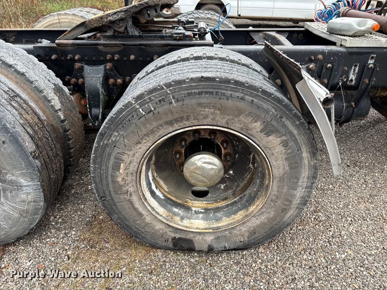 image for item EU5483 1996 Freightliner FLD112 semi truck