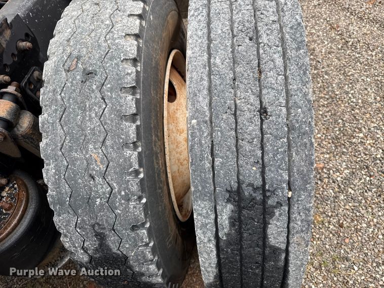 image for item EU5483 1996 Freightliner FLD112 semi truck