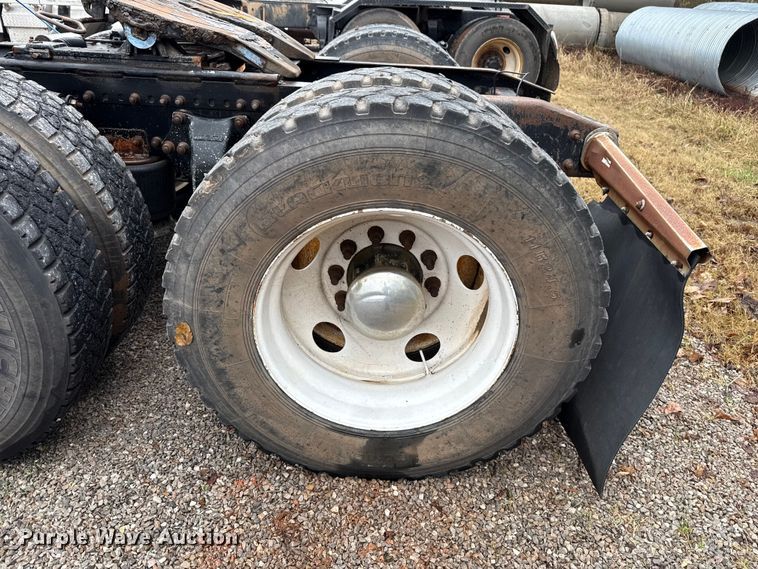 image for item EU5483 1996 Freightliner FLD112 semi truck