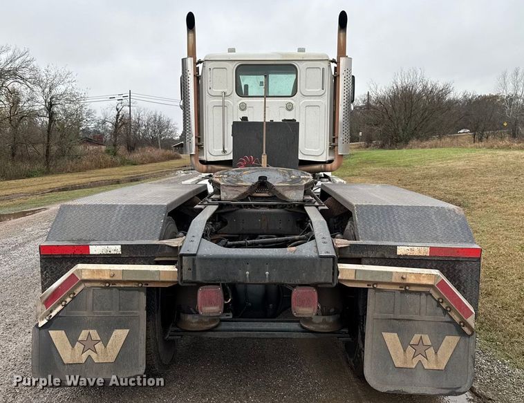 image for item EU5484 2018 Western Star 4900FA semi truck
