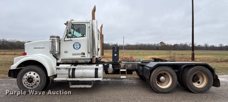 image for item EU5484 2018 Western Star 4900FA semi truck