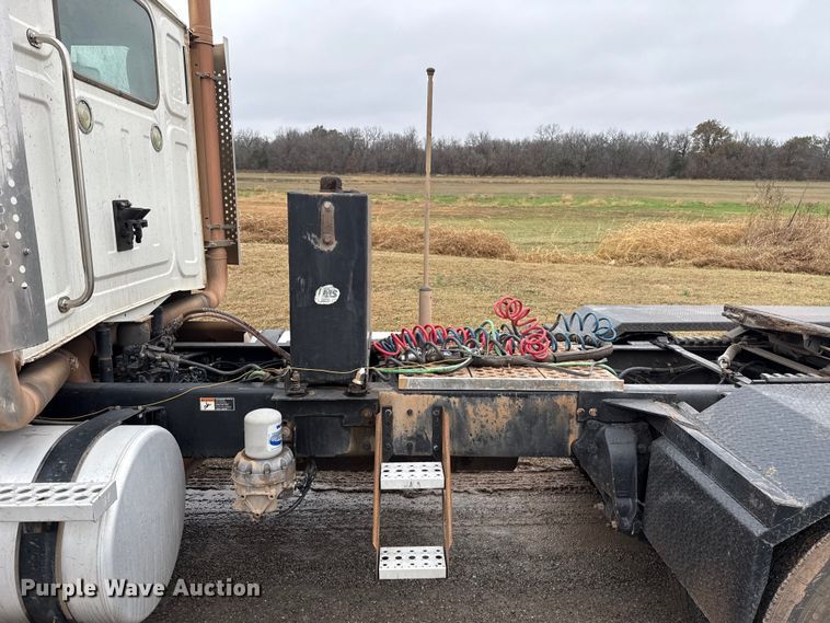 image for item EU5484 2018 Western Star 4900FA semi truck