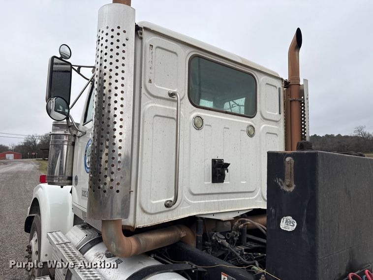 image for item EU5484 2018 Western Star 4900FA semi truck