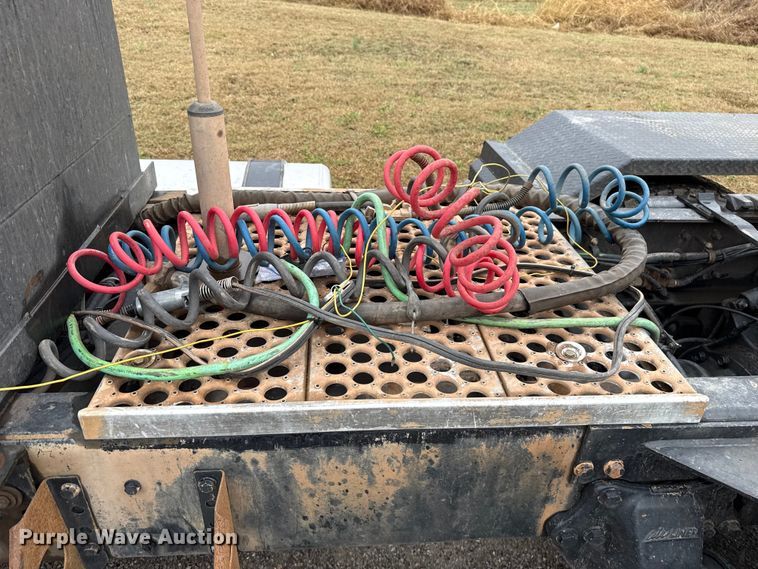 image for item EU5484 2018 Western Star 4900FA semi truck