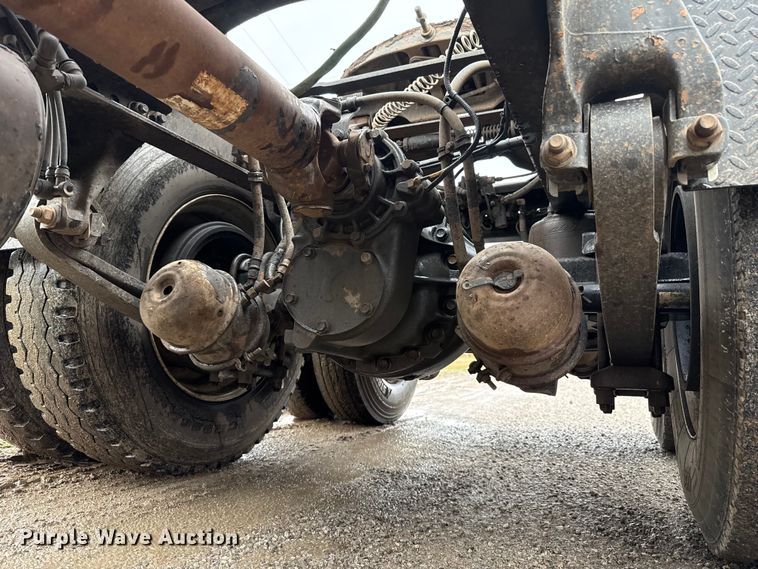 image for item EU5484 2018 Western Star 4900FA semi truck