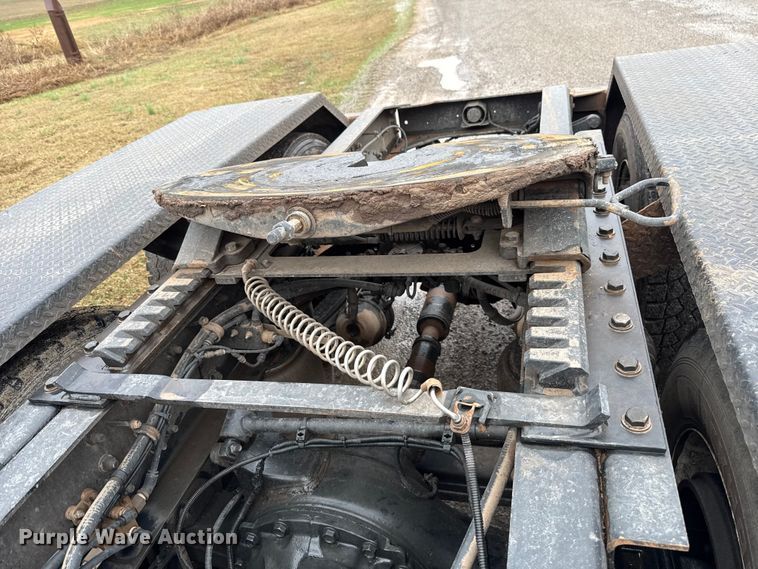 image for item EU5484 2018 Western Star 4900FA semi truck