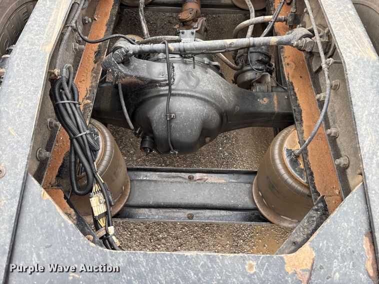 image for item EU5484 2018 Western Star 4900FA semi truck