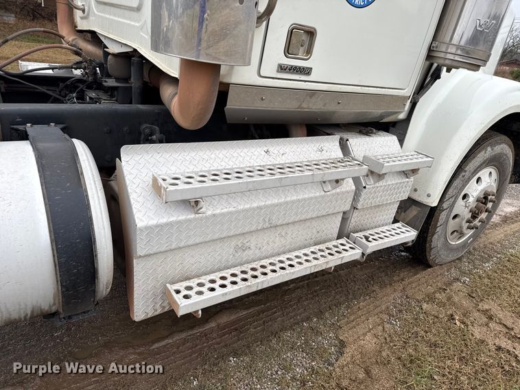 image for item EU5484 2018 Western Star 4900FA semi truck