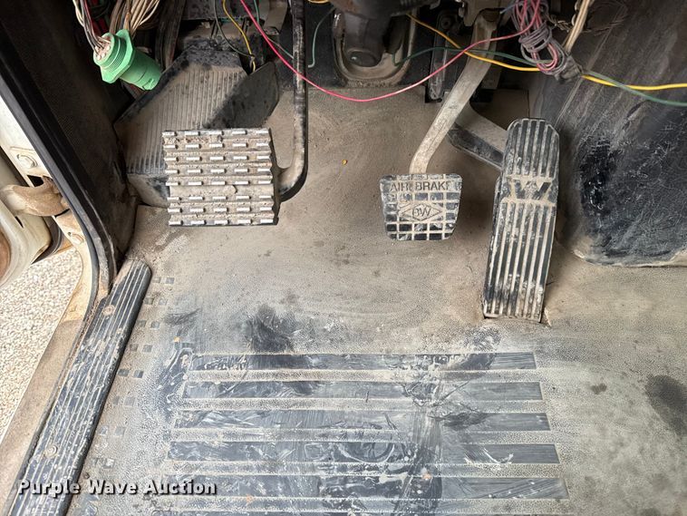 image for item EU5484 2018 Western Star 4900FA semi truck