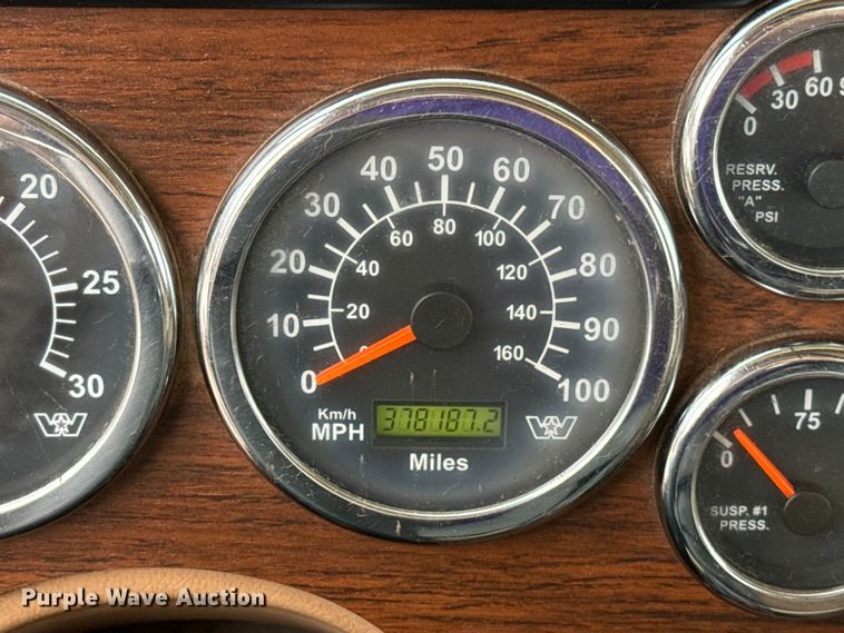 image for item EU5484 2018 Western Star 4900FA semi truck