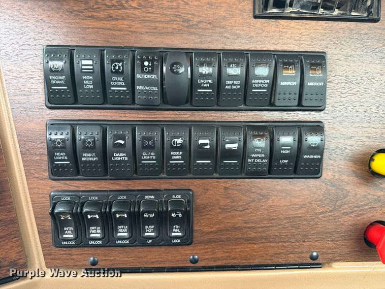 image for item EU5484 2018 Western Star 4900FA semi truck