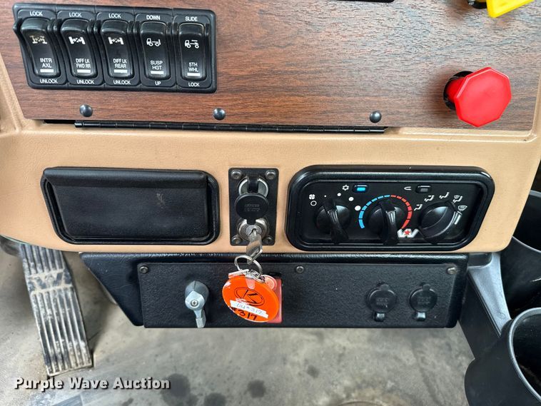 image for item EU5484 2018 Western Star 4900FA semi truck