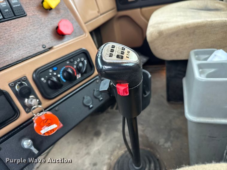 image for item EU5484 2018 Western Star 4900FA semi truck