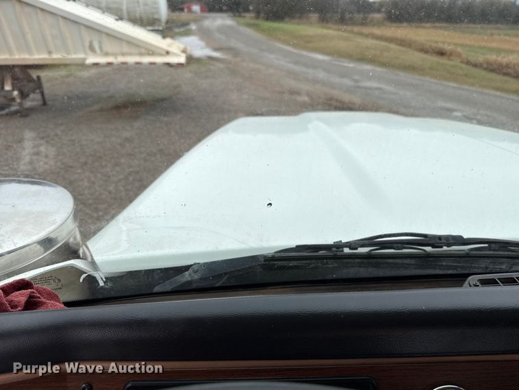 image for item EU5484 2018 Western Star 4900FA semi truck