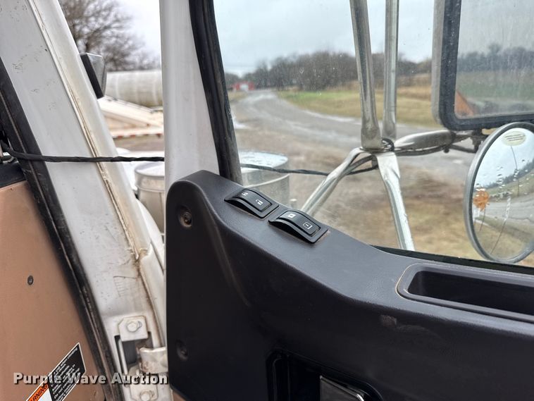 image for item EU5484 2018 Western Star 4900FA semi truck